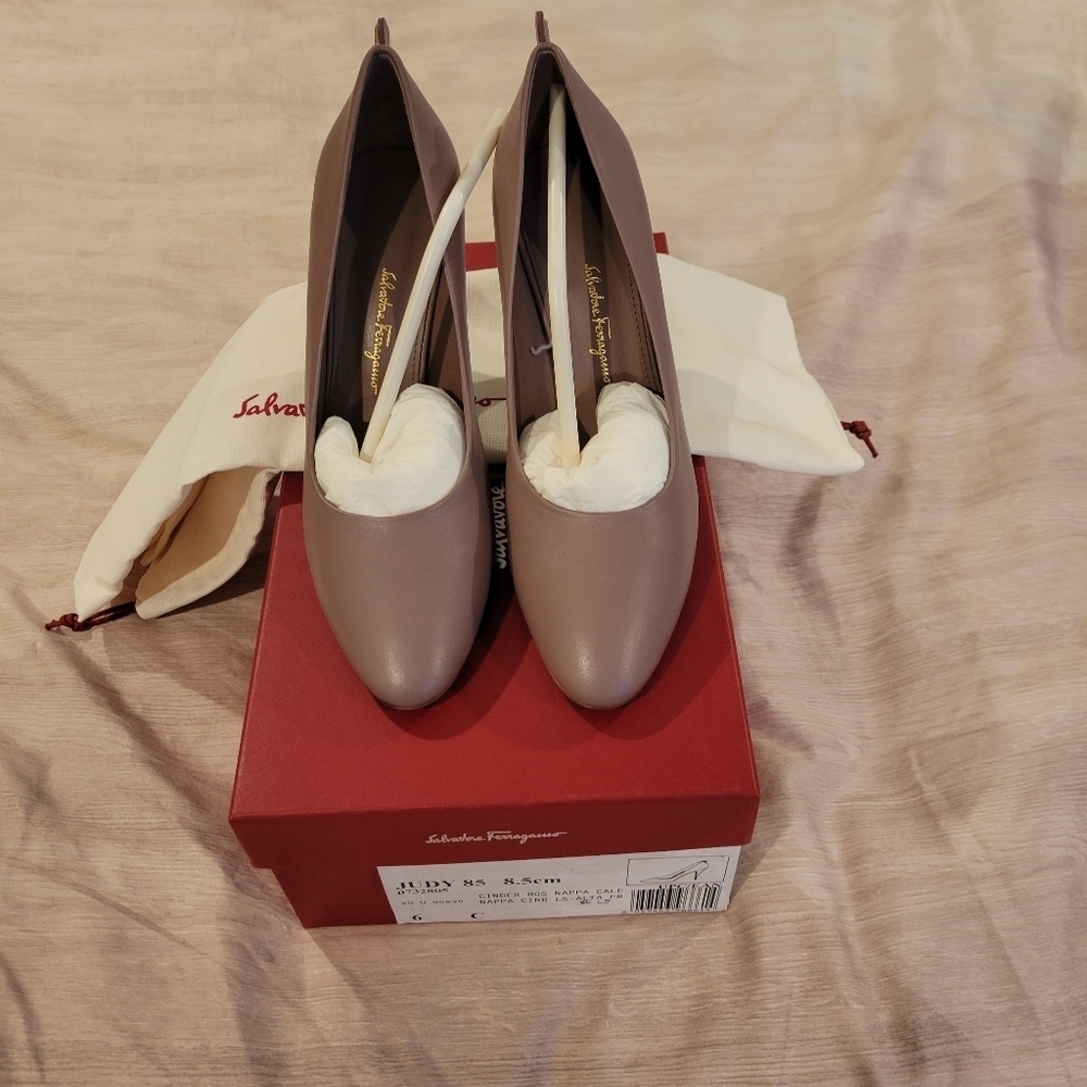 NWB Ferragamo Heels - Picture 7 of 12